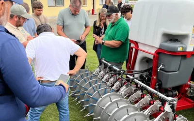 Erfolgreiche Demo in Guntersdorf: Wasserspeichernde Hydrogele für Sportrasen im Einsatz